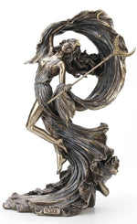 Ay ve yıldız motifli, hilal uçlu asalı, bronz tonlu Nyx dekoratif heykel, 18 × 12 × 27,5 cm