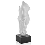 sahlanan-beyaz-at-heykeli-buyuk-boy-modern-minimalist-salon-dekoru