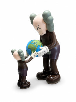 KAWS The Future Figür Seti – Büyük & Küçük Companion Heykel (Brown/Purple)