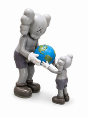 KAWS The Future Figür Seti – Büyük & Küçük Companion Heykel
