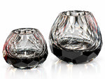 Şeffaf gövdeli, siyah detaylı, çok yüzeyli 12 × 12 cm ve 18 × 18 cm kristal mumluklar