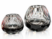 Şeffaf gövdeli, siyah detaylı, çok yüzeyli 12 × 12 cm ve 18 × 18 cm kristal mumluklar