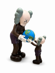 KAWS The Future Figür Seti – Büyük & Küçük Companion Heykel (Brown/Purple)