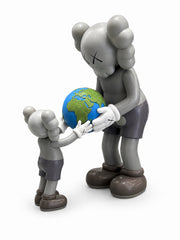 KAWS The Future Figür Seti – Büyük & Küçük Companion Heykel