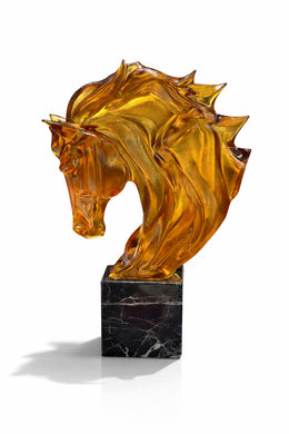 At Başı Heykeli Amber