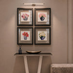 Siyah gold çerçeveli 4 parça porselen vazoda çiçek temalı 40x40 cm tablo seti, konsol üzerinde hol dekorasyonu