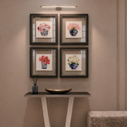 Siyah gold çerçeveli 4 parça porselen vazoda çiçek temalı 40x40 cm tablo seti, konsol üzerinde hol dekorasyonu