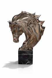 At Başı Heykeli Kahverengi